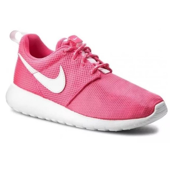 Nike Roshe One Girls Youth Sneakers New Hyper Pink size 6Y - Picture 1 of 4